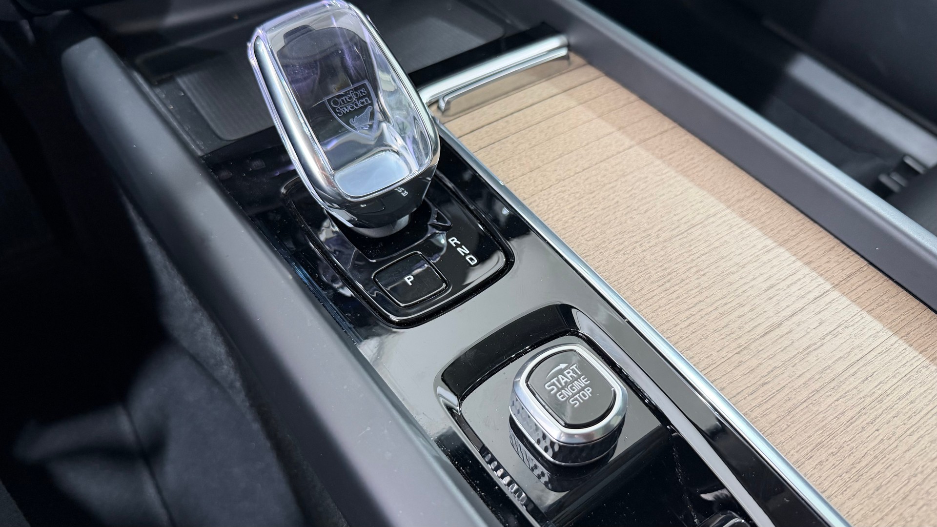 VOLVO XC60 2.0 T6 TE Ultra Dark eAWD-image-8