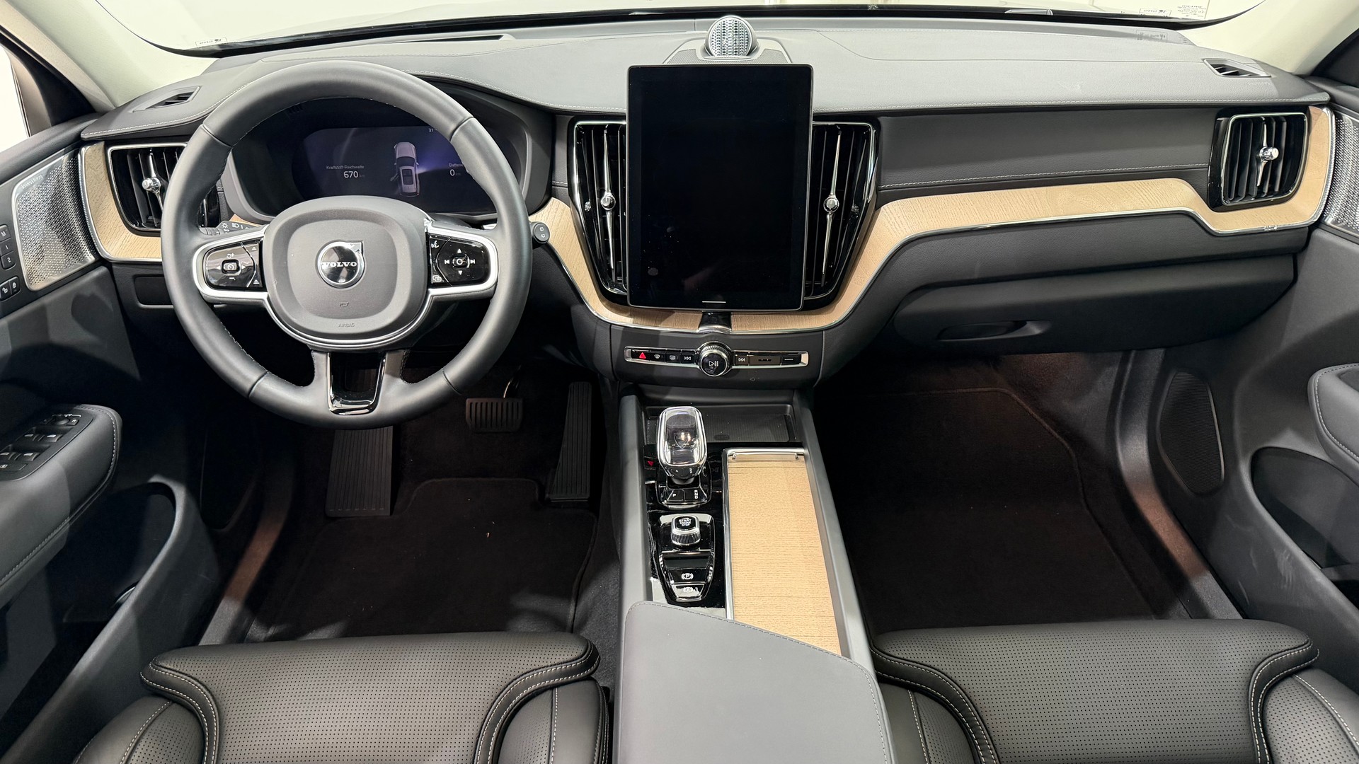 VOLVO XC60 2.0 T6 TE Ultra Dark eAWD-image-10