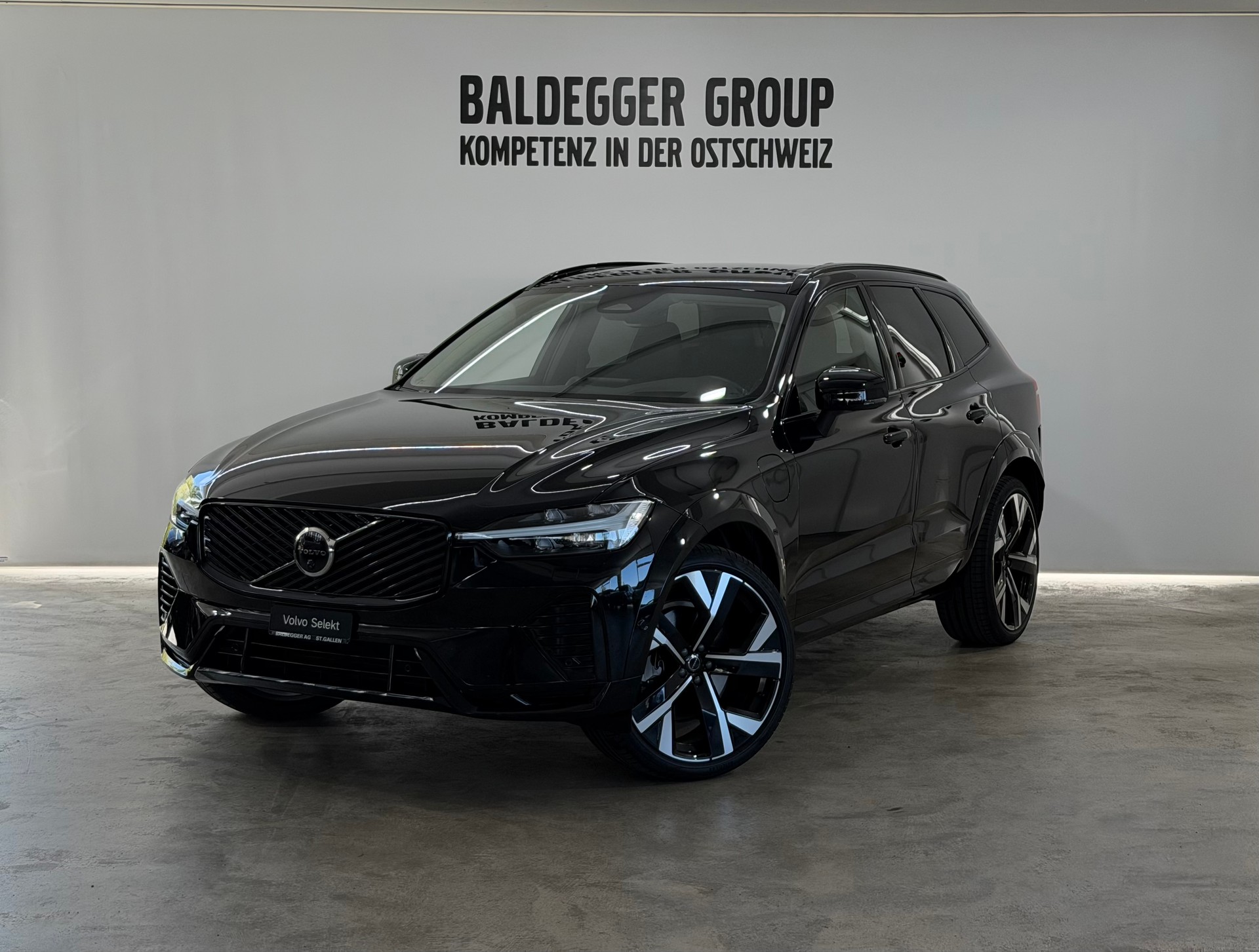 VOLVO XC60 2.0 T6 TE Ultra Dark eAWD-image-0