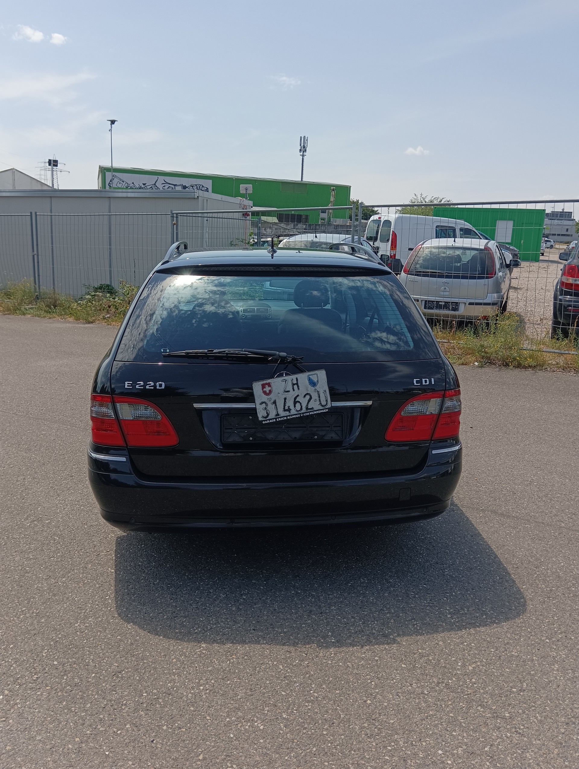MERCEDES-BENZ E 220-image-1