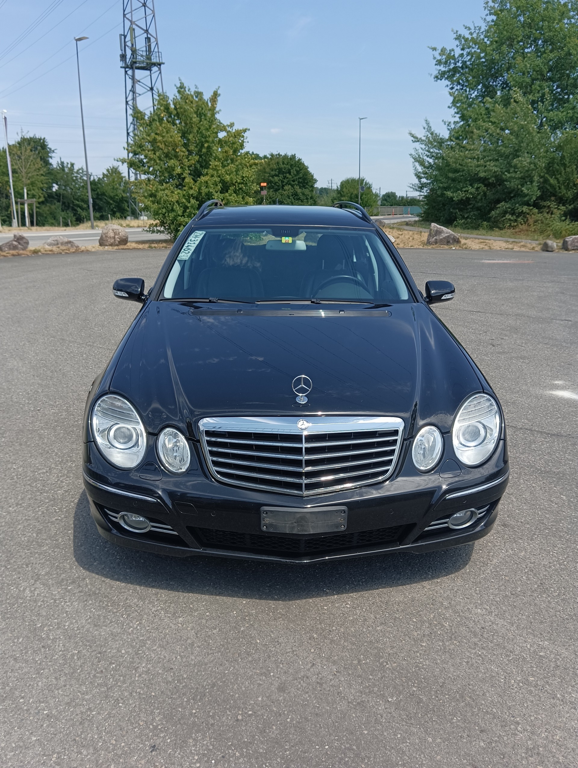 MERCEDES-BENZ E 220-image-0