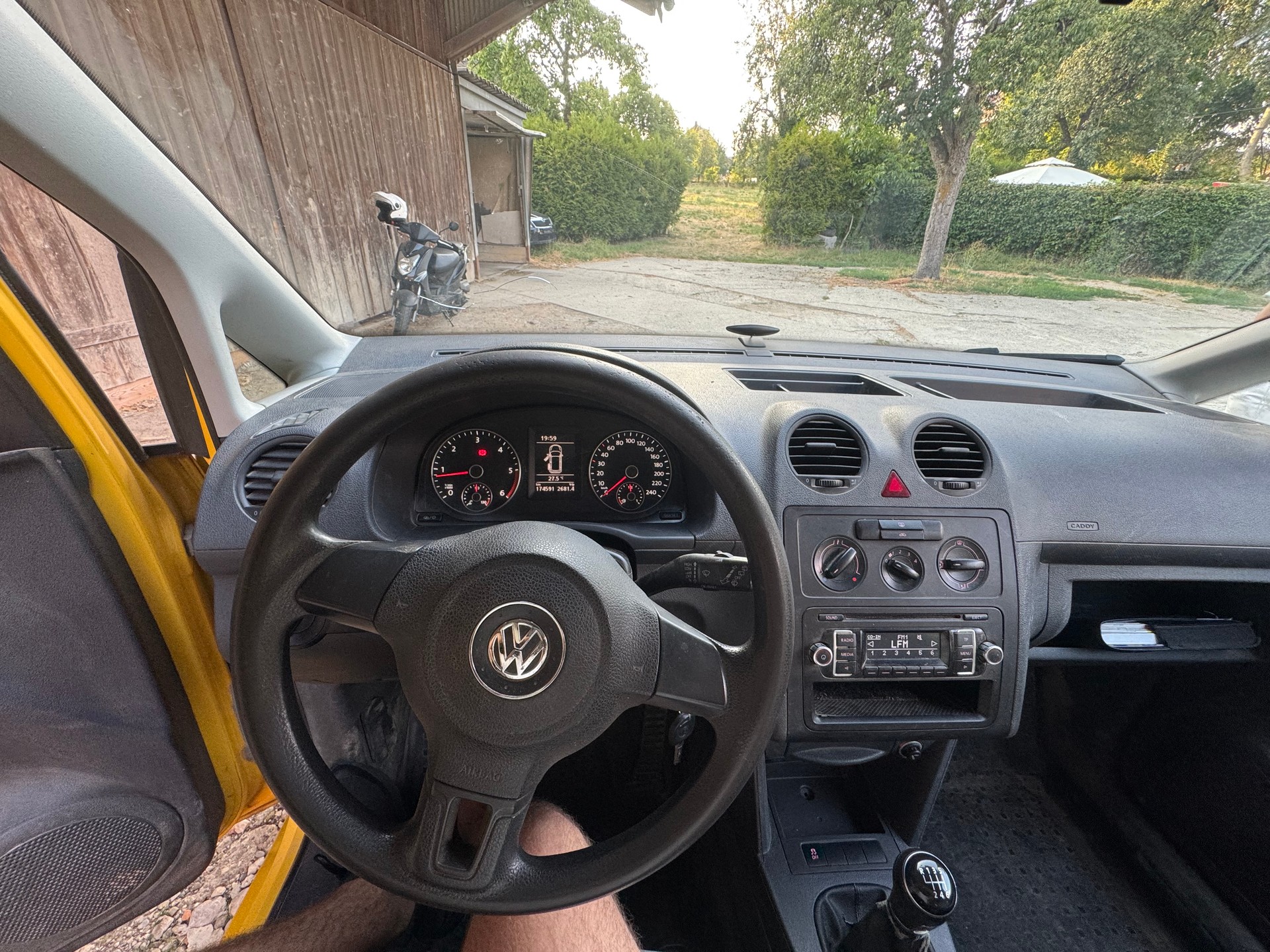 VW Caddy 2.0 TDI 4Motion-image-6