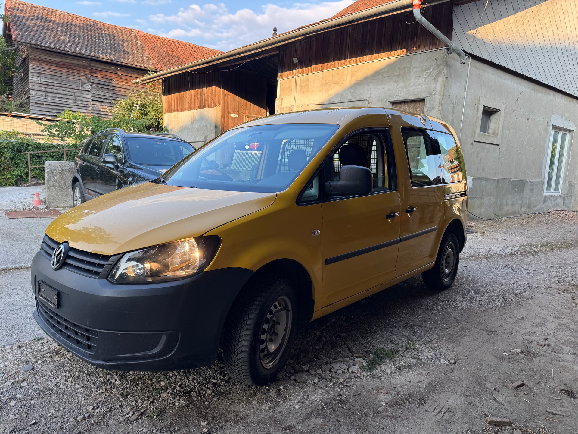 VW Caddy 2.0 TDI 4Motion-image-2
