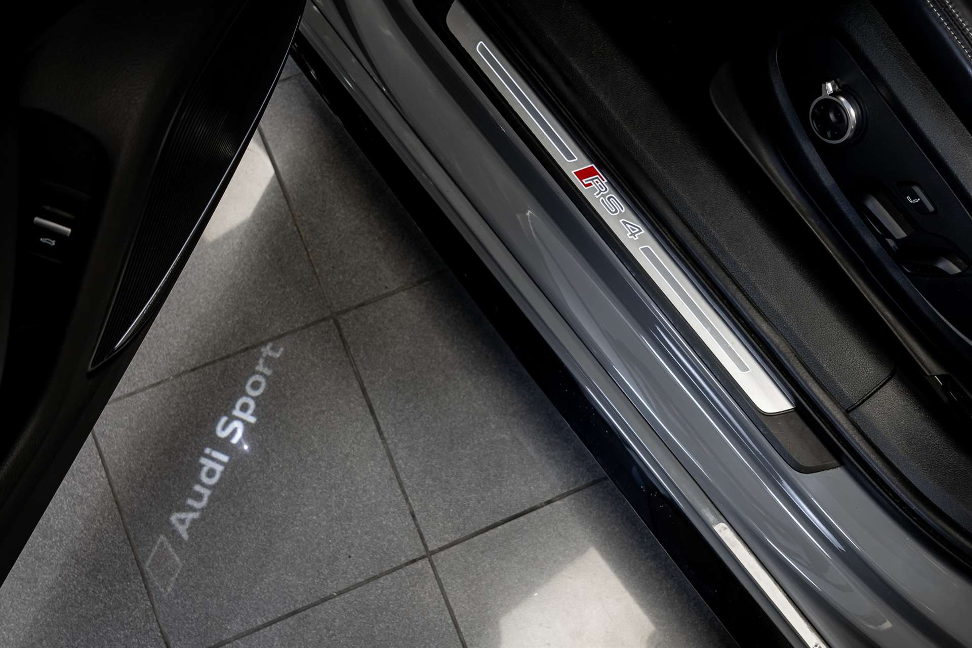 AUDI RS4 Avant 2.9 TFSI quattro tiptronic-image-13