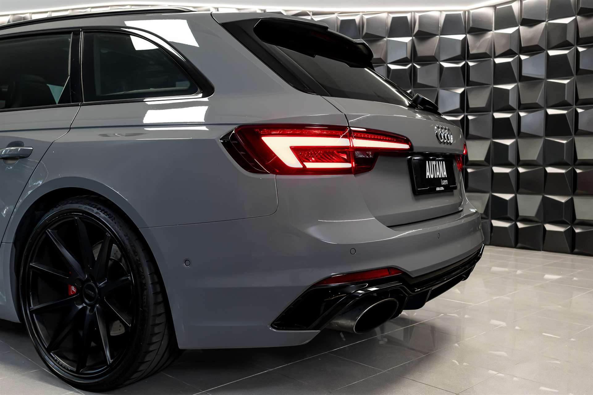 AUDI RS4 Avant 2.9 TFSI quattro tiptronic-image-31