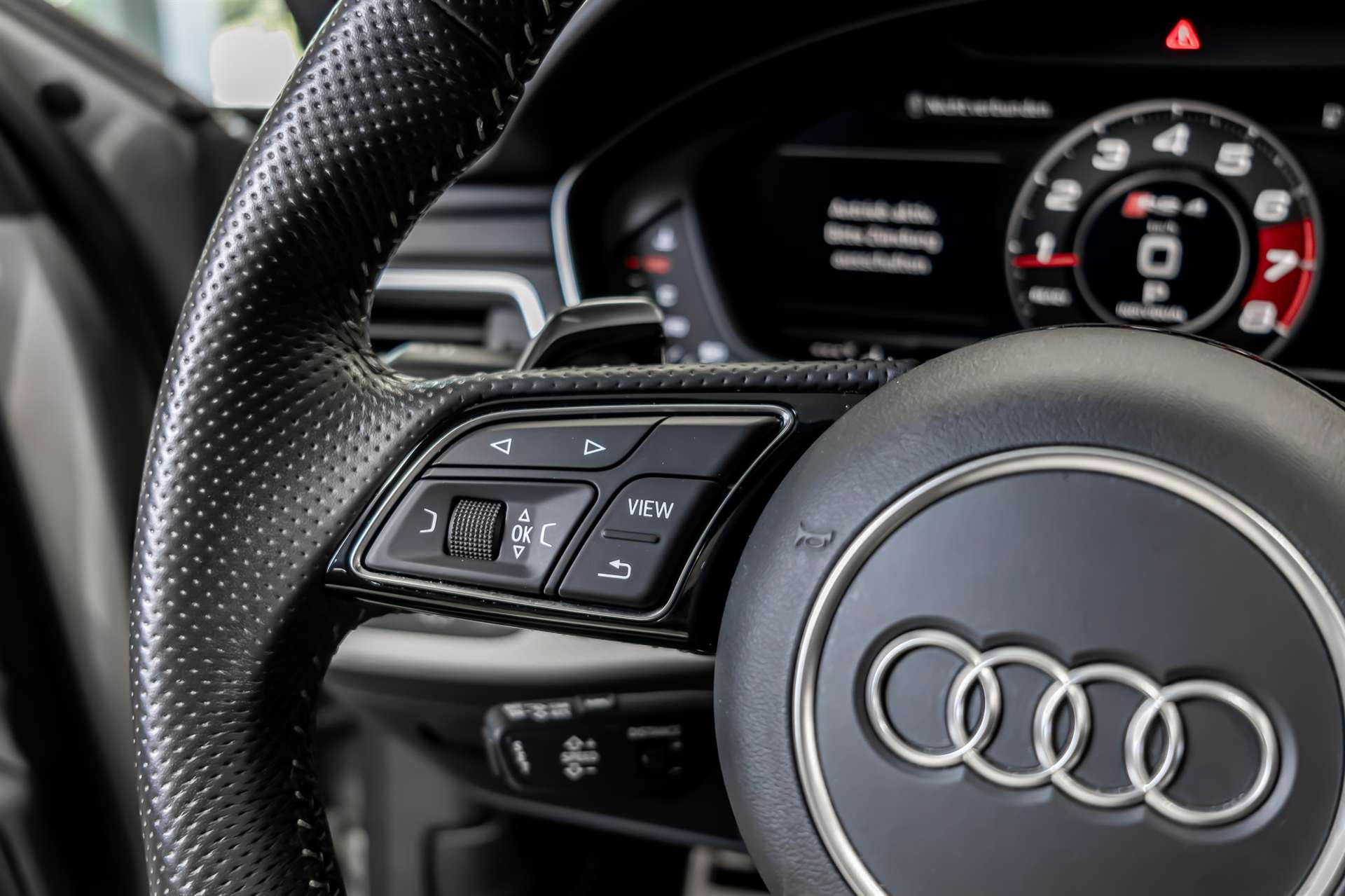 AUDI RS4 Avant 2.9 TFSI quattro tiptronic-image-8