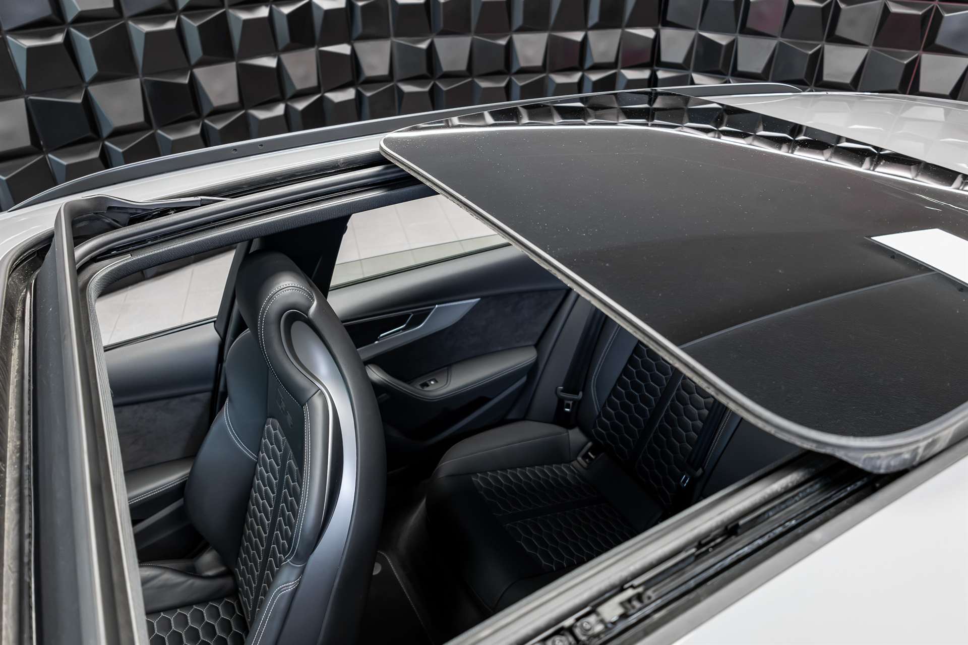 AUDI RS4 Avant 2.9 TFSI quattro tiptronic-image-5