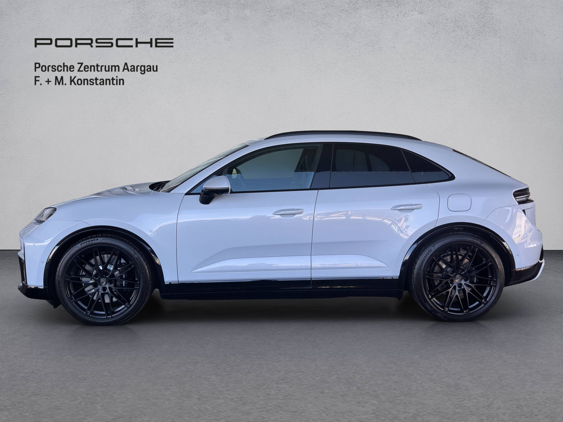 PORSCHE Macan Turbo-image-2