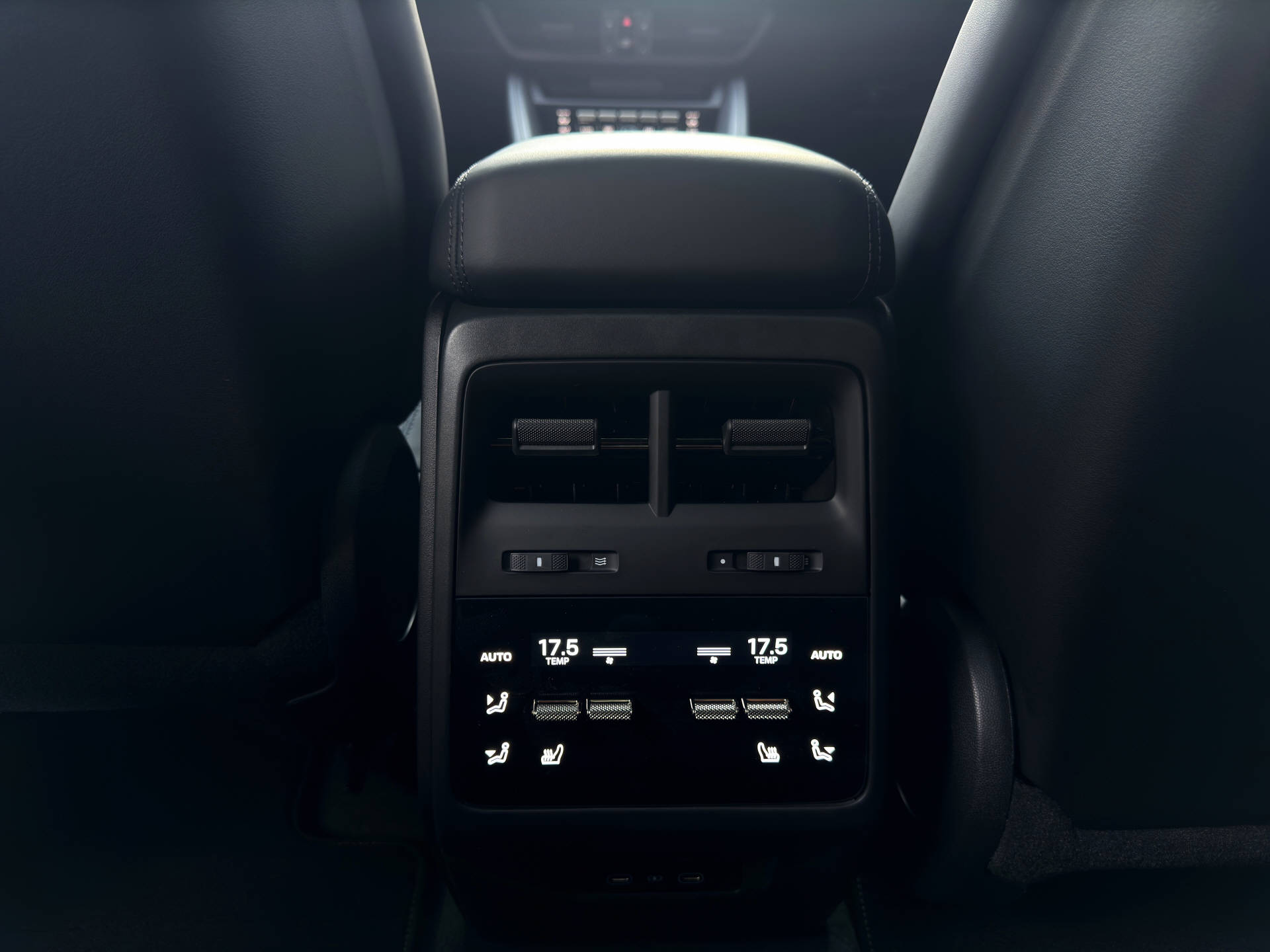 PORSCHE Macan Turbo-image-12