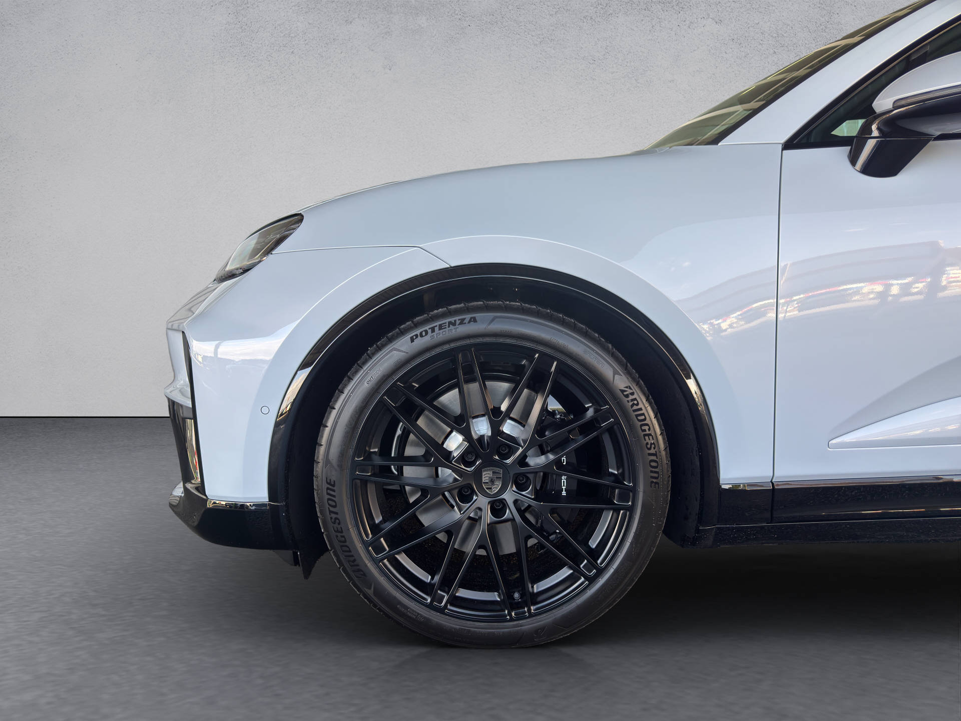 PORSCHE Macan Turbo-image-15