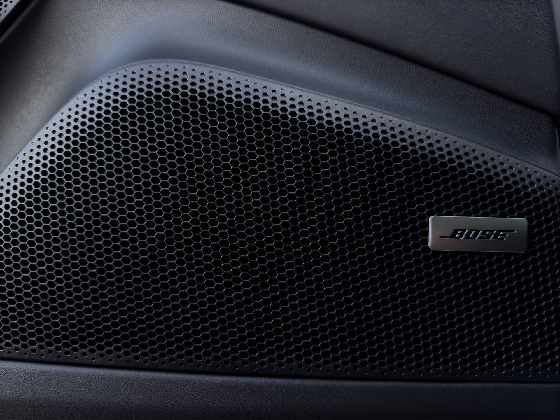PORSCHE Macan Turbo-image-11