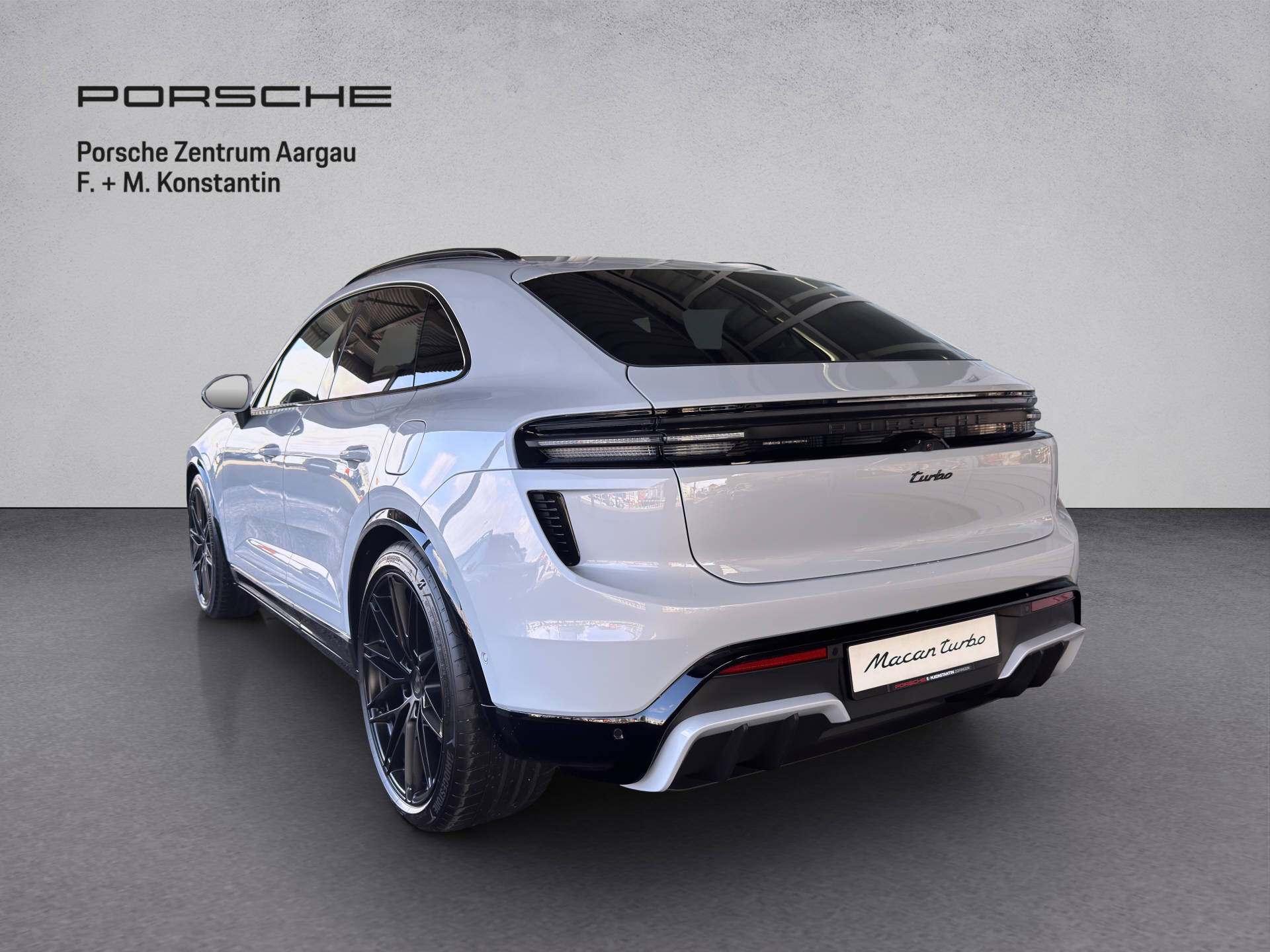 PORSCHE Macan Turbo-image-3