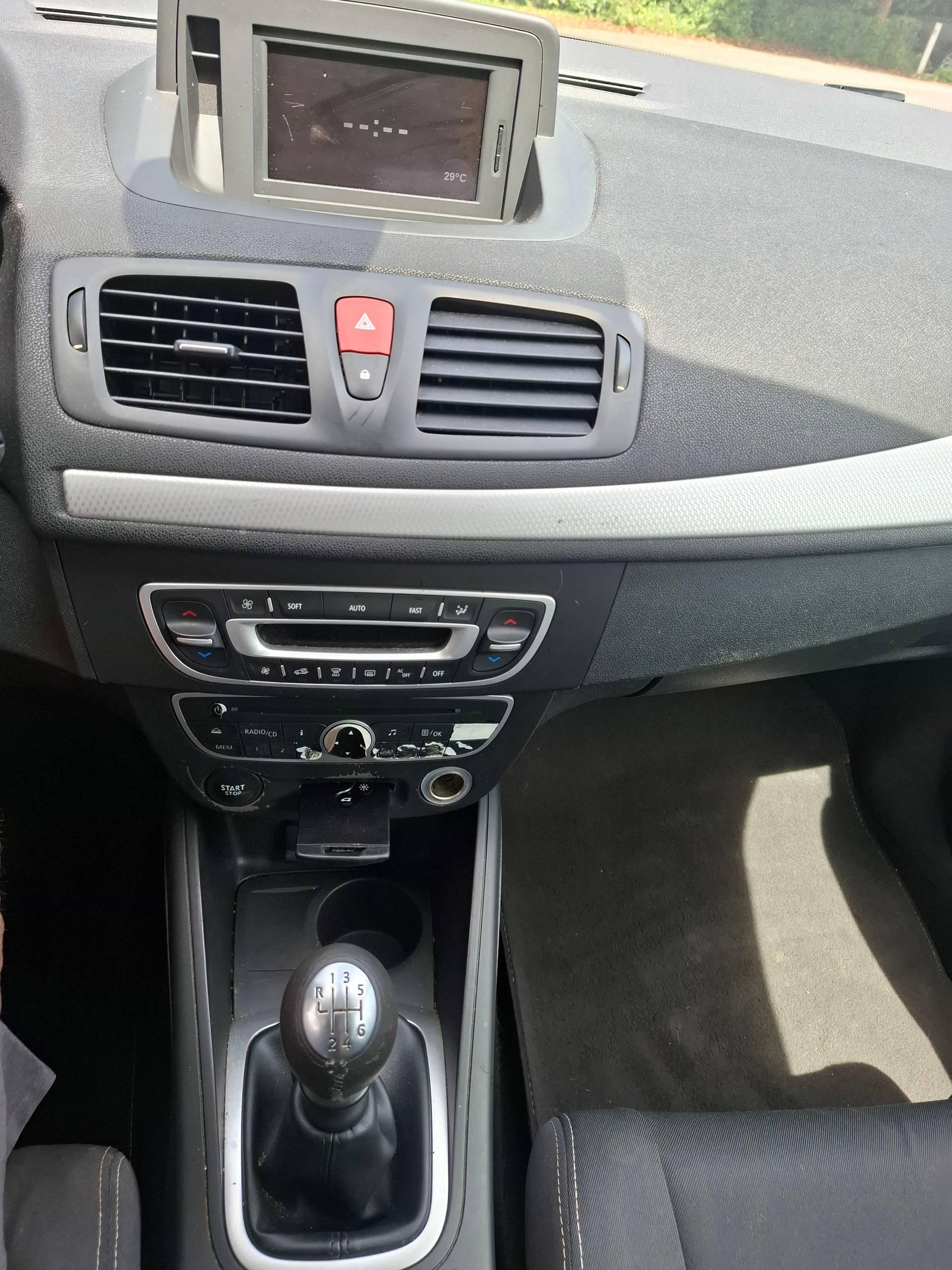 RENAULT Mégane 1.4 16V Turbo Dynamique-image-11
