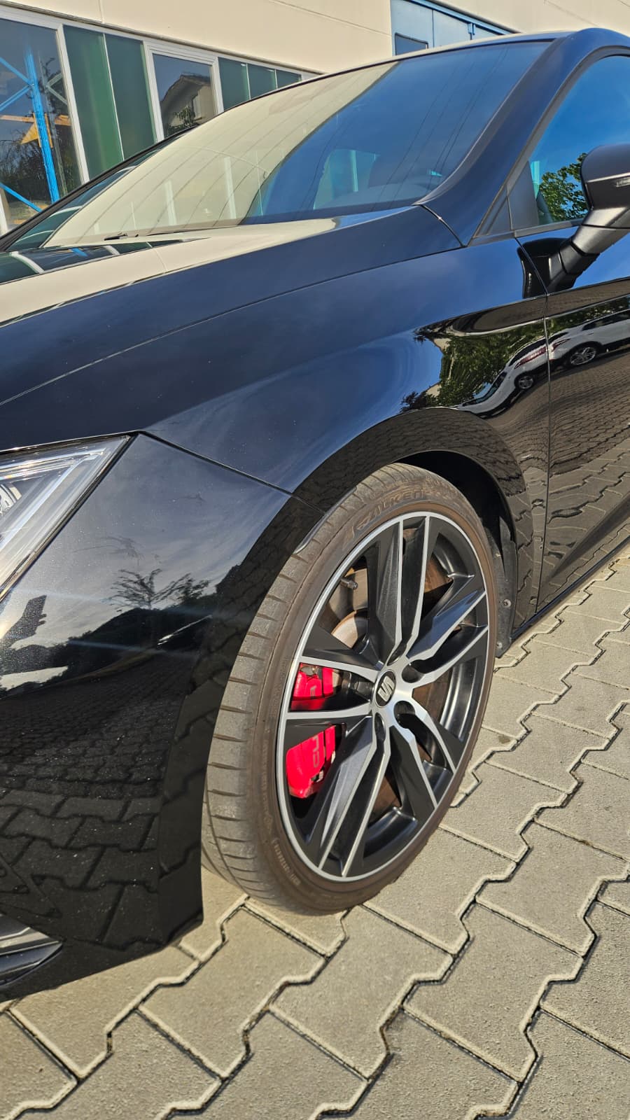 SEAT 2.0 TSI 300 Cupra DSG-image-3