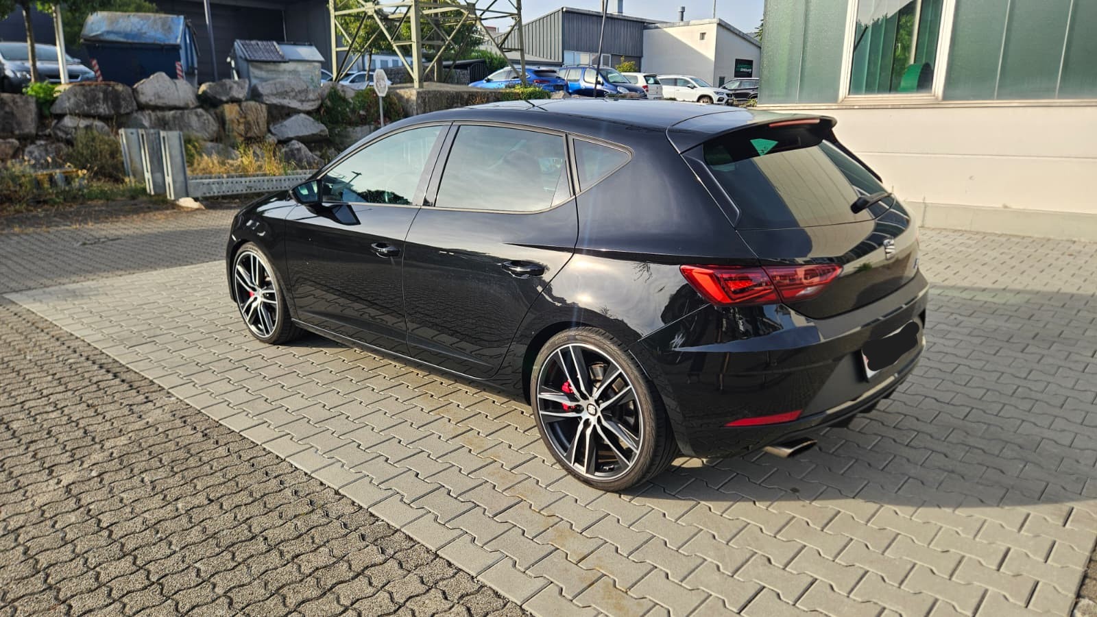 SEAT 2.0 TSI 300 Cupra DSG-image-2