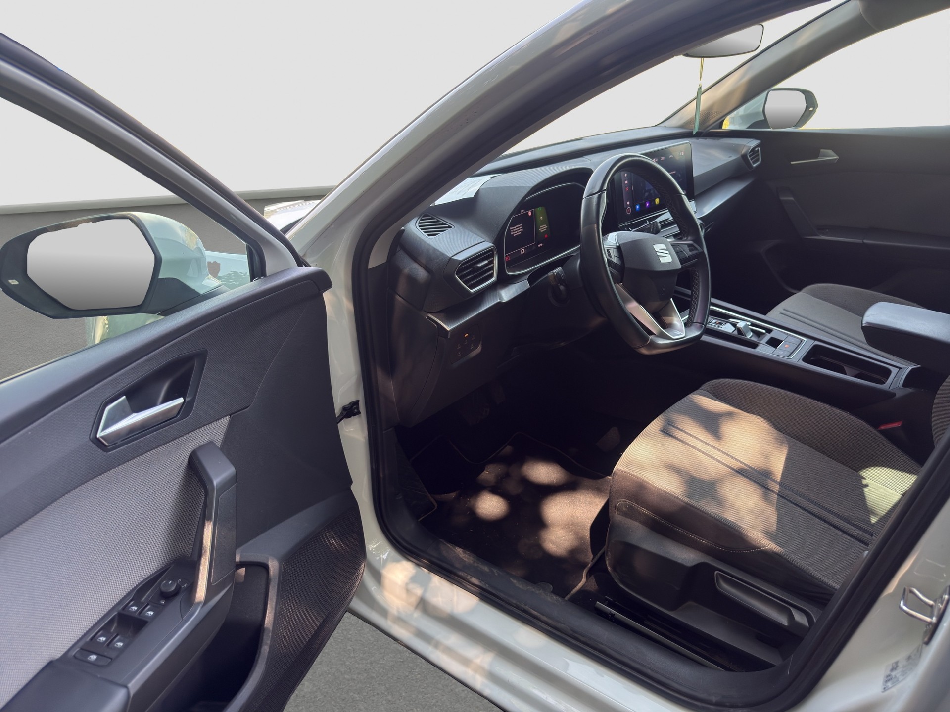 SEAT Leon ST 2.0 TDI EVO DSG Style ** Frisch ab MFK und Service ** CH Auto ** 1. Hand **-image-6