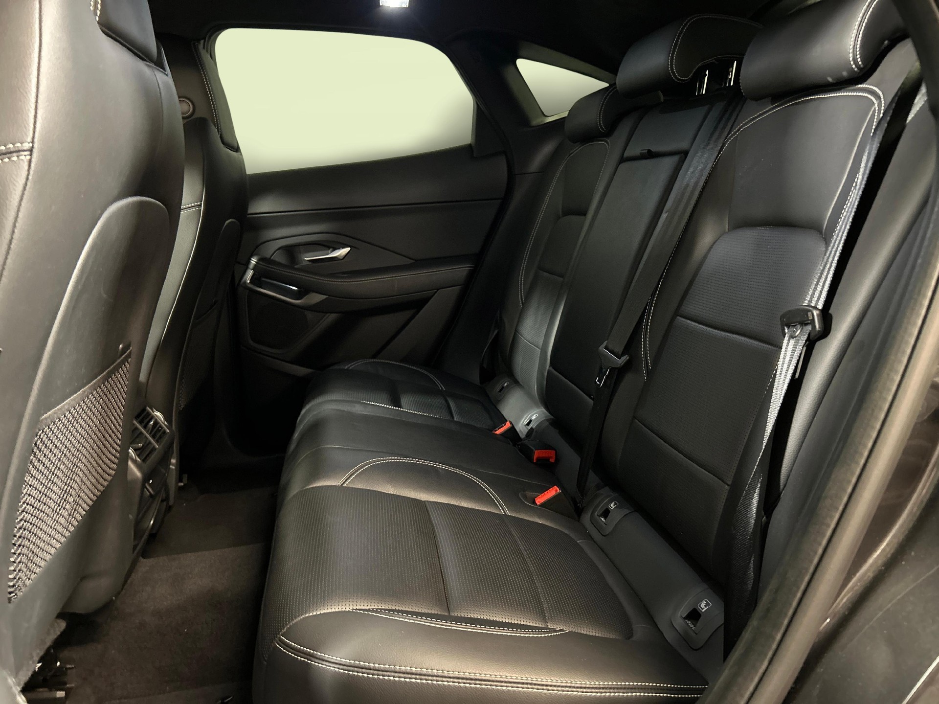 JAGUAR E-Pace 1.5 T 300e R-Dynamic SE AWD-image-4