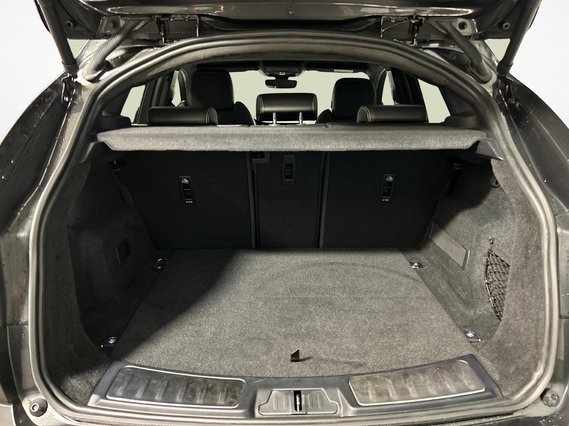 JAGUAR E-Pace 1.5 T 300e R-Dynamic SE AWD-image-13