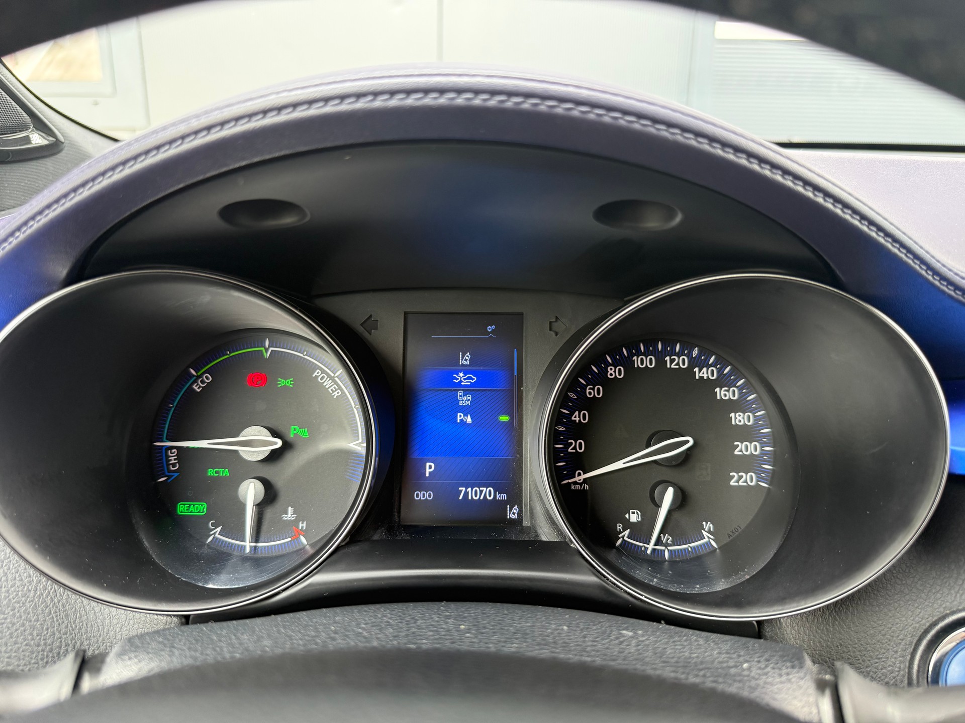 TOYOTA C-HR 1.8 HSD Premium CVT-image-13