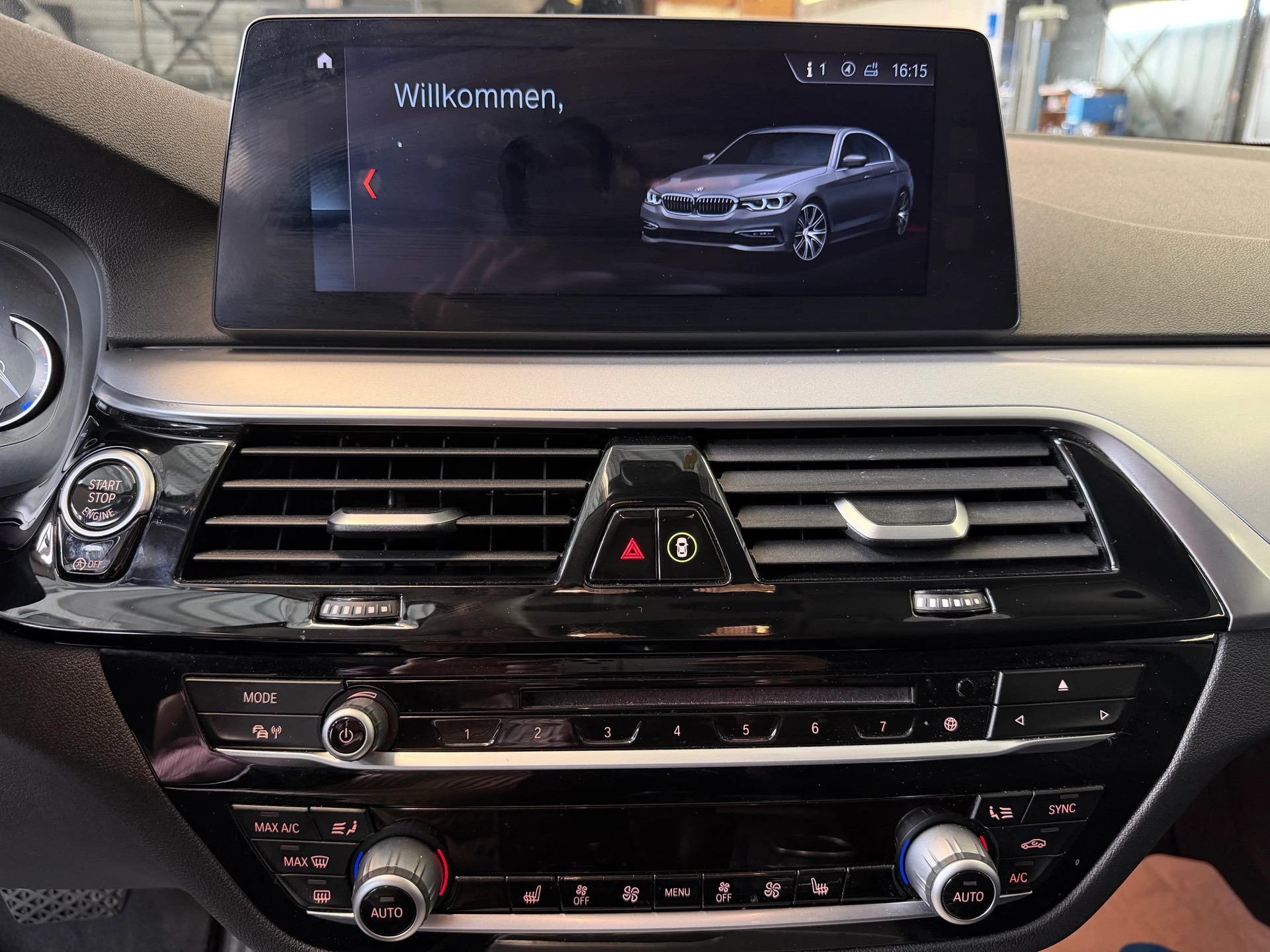 BMW 520d Steptronic | Frisch MFK | Navi | Adaptiv LED | Driving Assistant-image-13