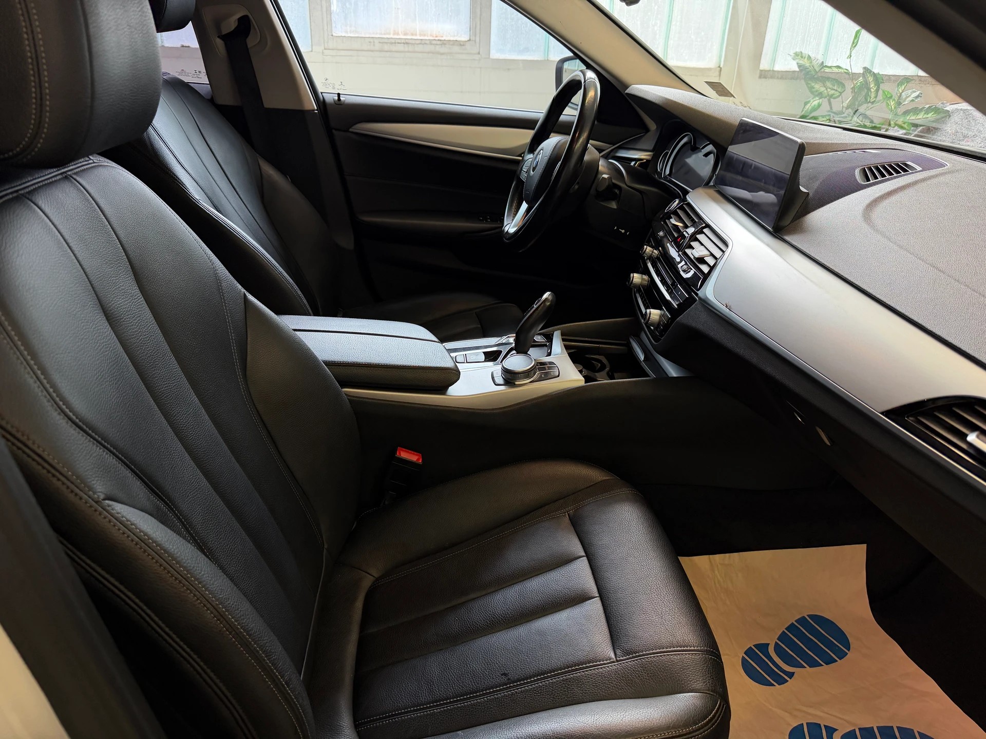 BMW 520d Steptronic | Frisch MFK | Navi | Adaptiv LED | Driving Assistant-image-8
