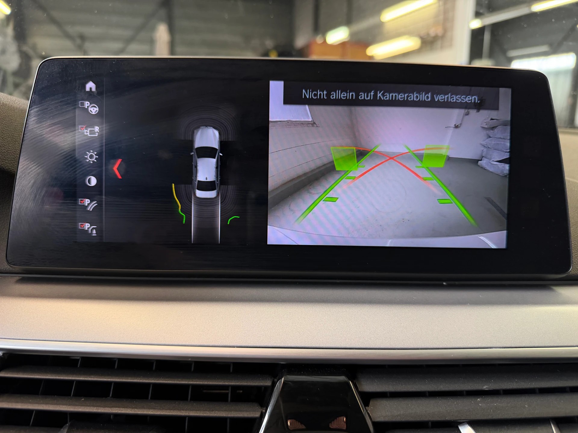 BMW 520d Steptronic | Frisch MFK | Navi | Adaptiv LED | Driving Assistant-image-16