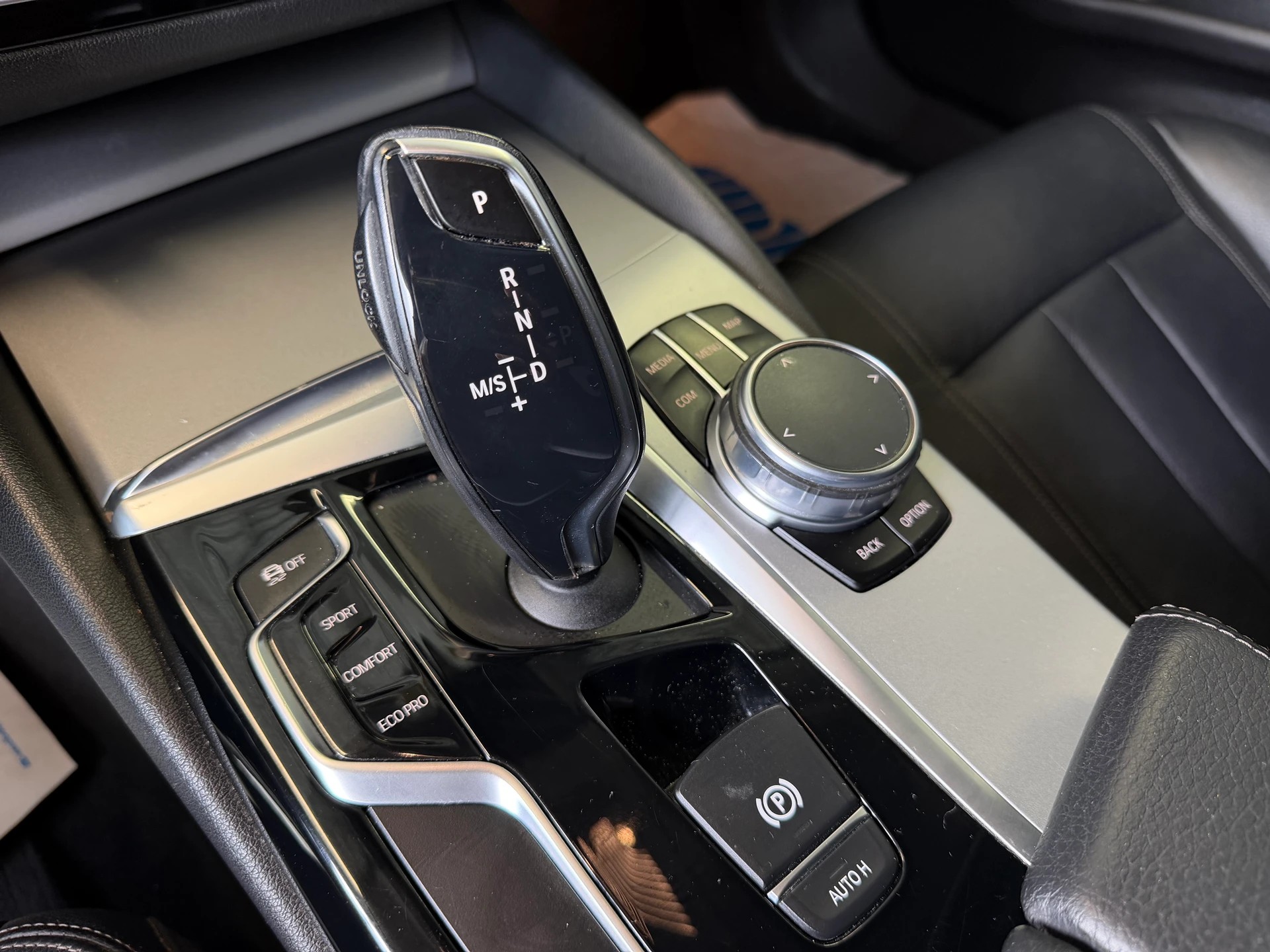 BMW 520d Steptronic | Frisch MFK | Navi | Adaptiv LED | Driving Assistant-image-12