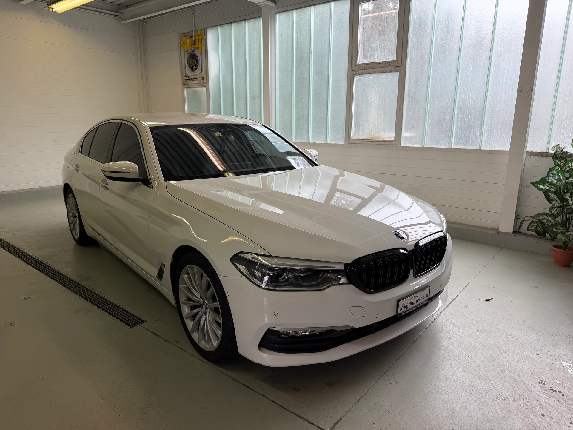 BMW 520d Steptronic | Frisch MFK | Navi | Adaptiv LED | Driving Assistant-image-3