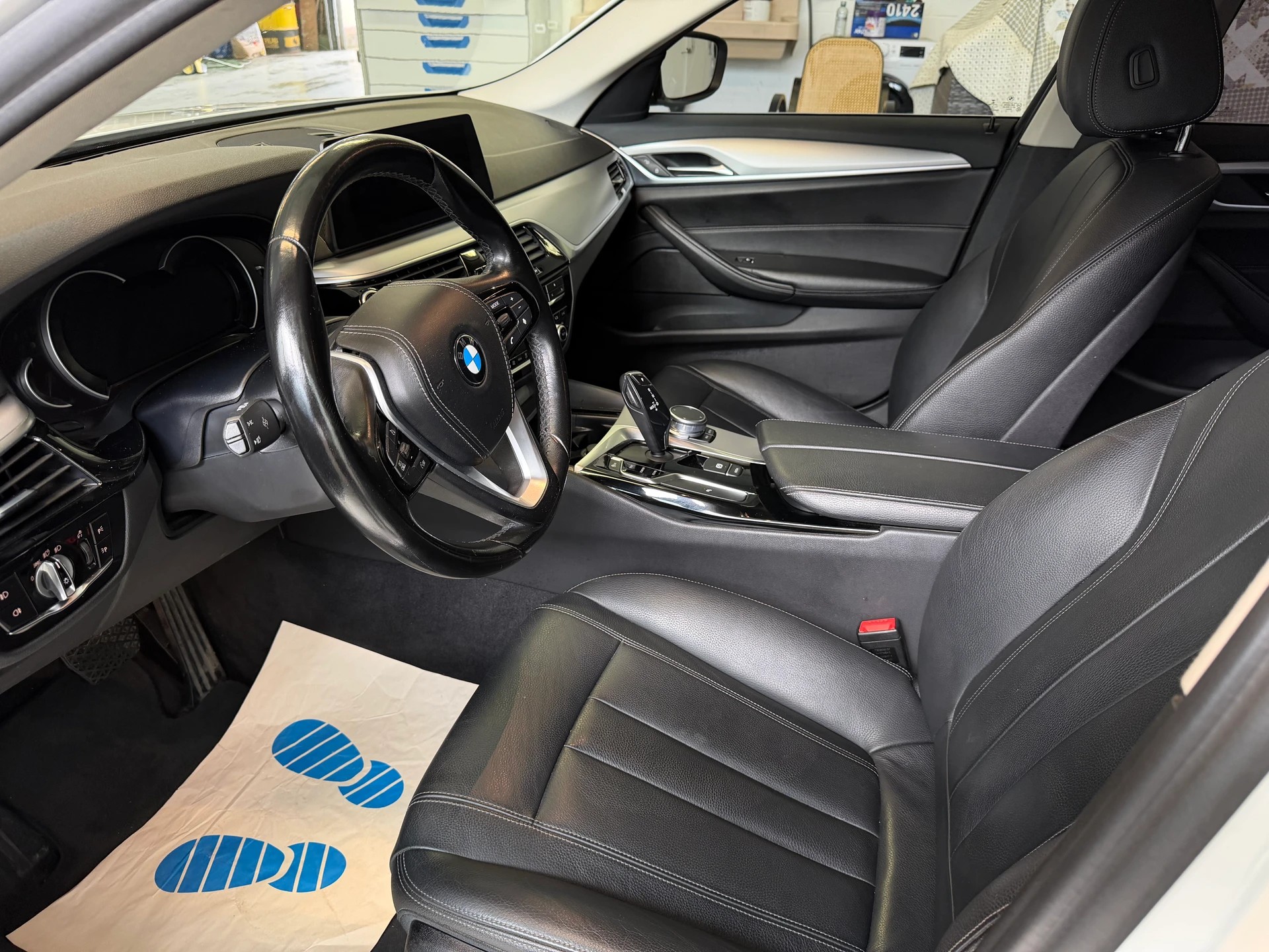 BMW 520d Steptronic | Frisch MFK | Navi | Adaptiv LED | Driving Assistant-image-7