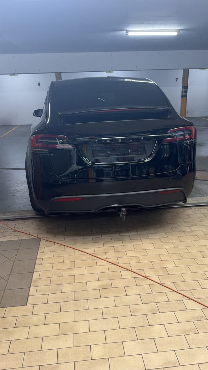 TESLA Palladium AWD 685PS FSD Paket Top gepflegt!-image-4