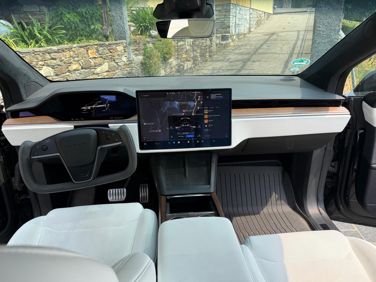 TESLA Palladium AWD 685PS FSD Paket Top gepflegt!-image-12