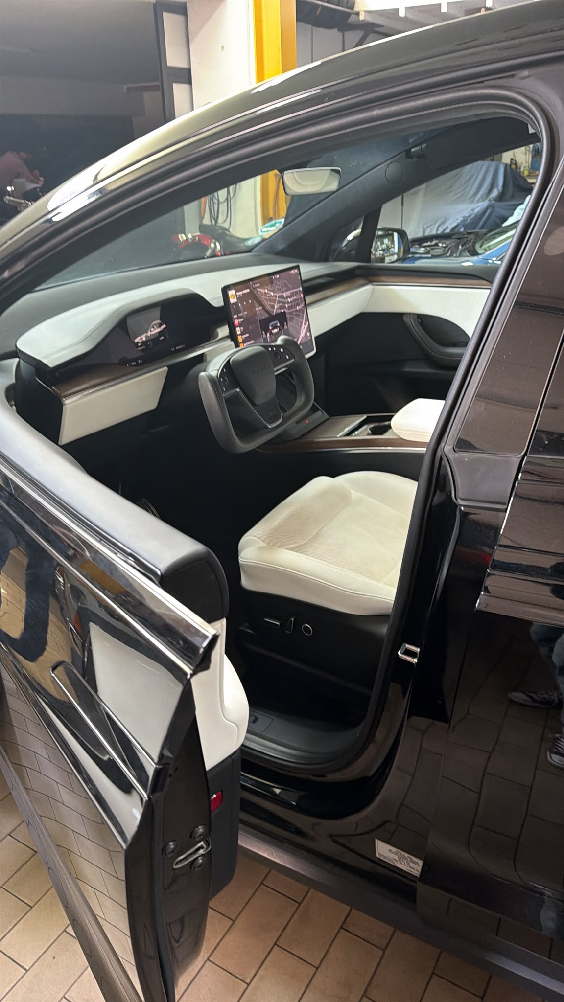 TESLA Palladium AWD 685PS FSD Paket Top gepflegt!-image-11