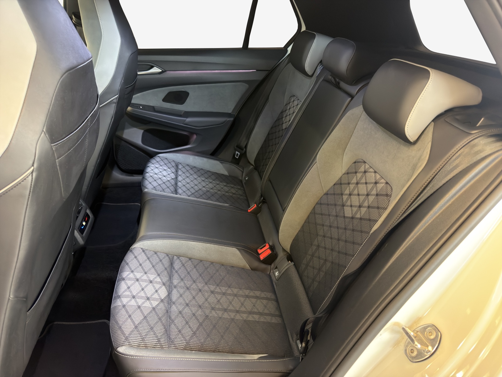 VW Golf 2.0 TSI R-Line DSG 4 Motion-image-11
