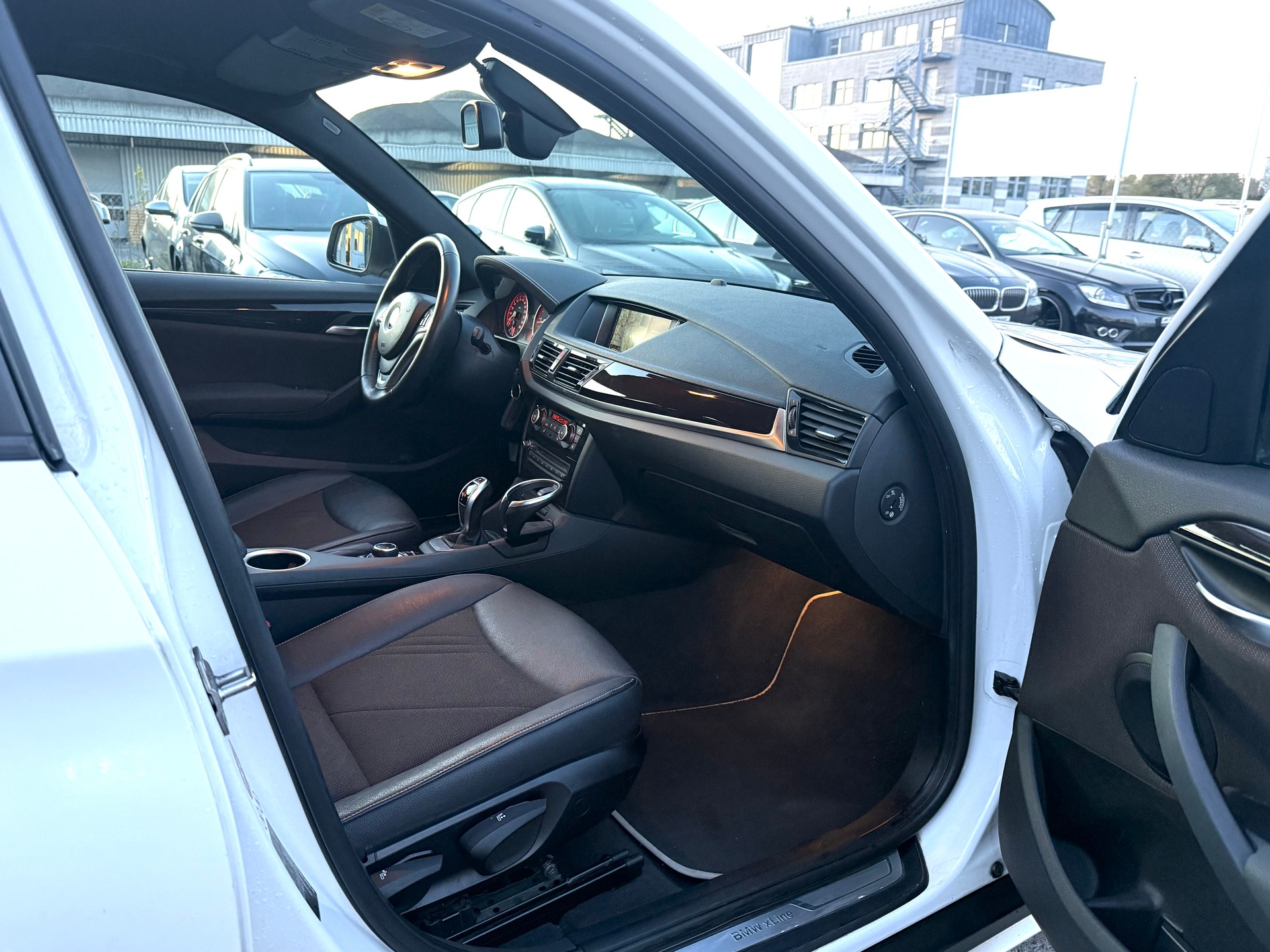 BMW X1 xDrive 25d xLine Steptronic / Frisch ab MFK & Service / 1 Jahr Garantie / 1.Hand / 8-fach bereift-image-7