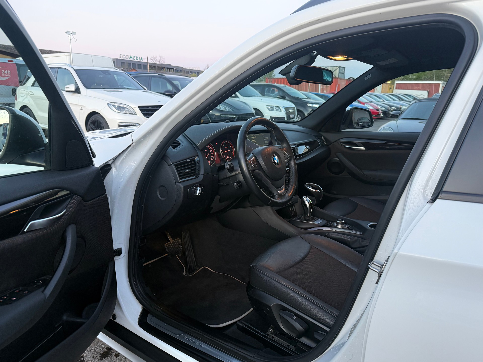 BMW X1 xDrive 25d xLine Steptronic / Frisch ab MFK & Service / 1 Jahr Garantie / 1.Hand / 8-fach bereift-image-10