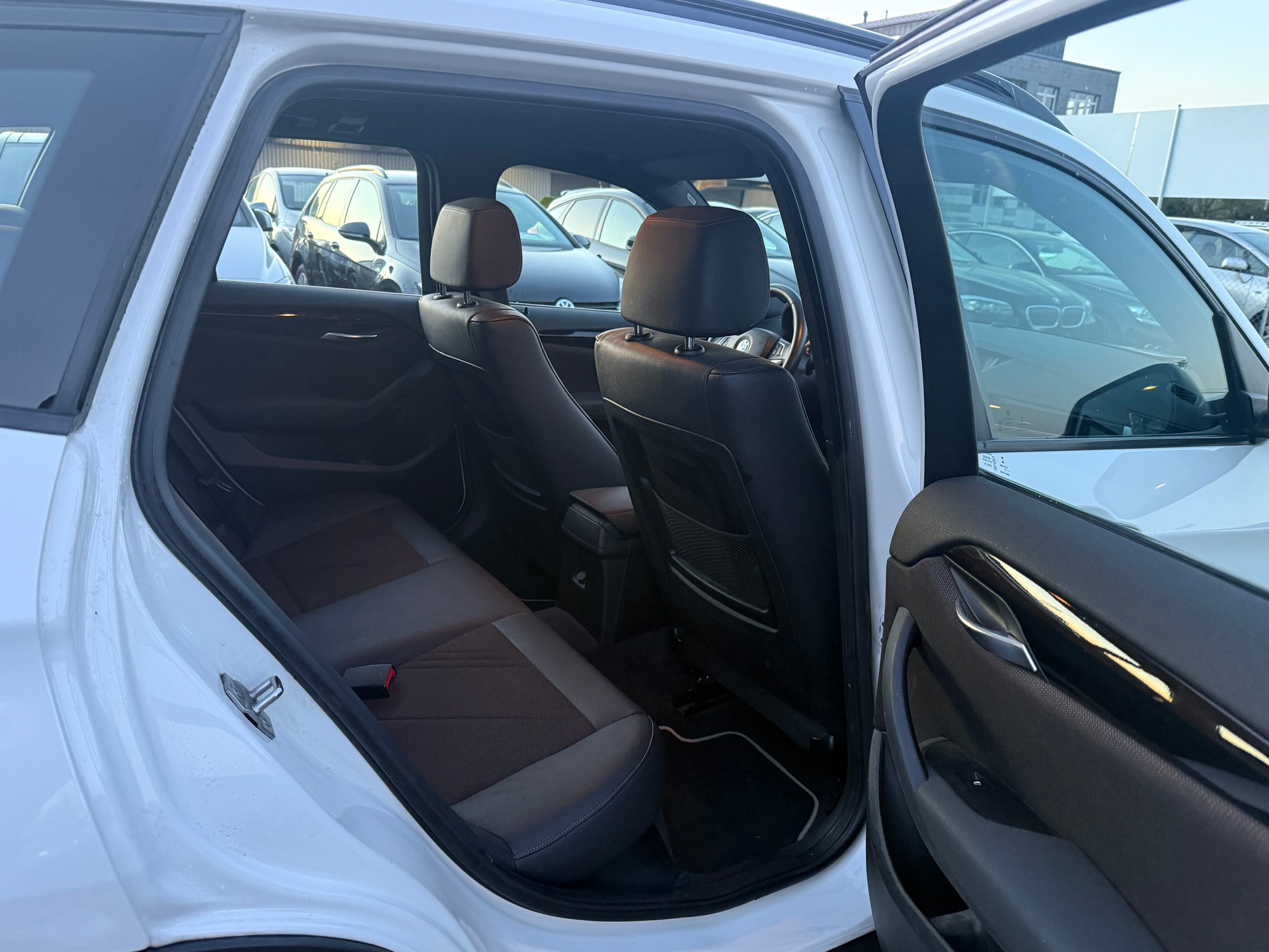 BMW X1 xDrive 25d xLine Steptronic / Frisch ab MFK & Service / 1 Jahr Garantie / 1.Hand / 8-fach bereift-image-11