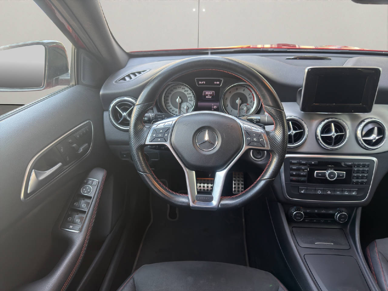 MERCEDES-BENZ GLA-Klasse X156 GLA 200 AMG Line-image-4