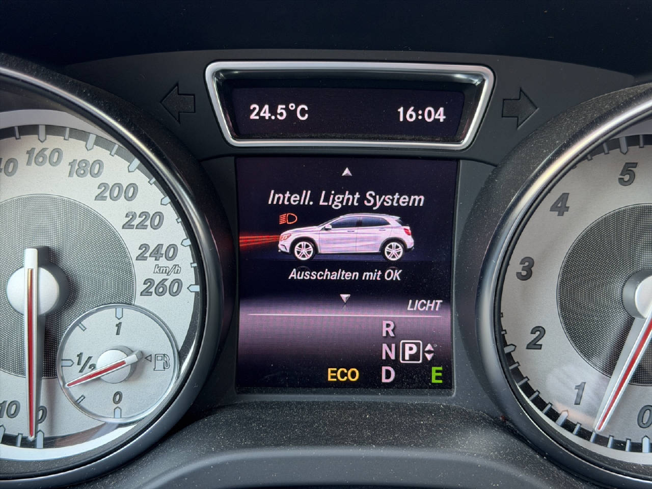 MERCEDES-BENZ GLA-Klasse X156 GLA 200 AMG Line-image-15