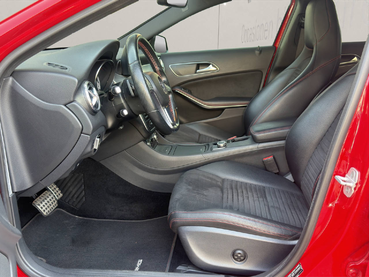 MERCEDES-BENZ GLA-Klasse X156 GLA 200 AMG Line-image-3