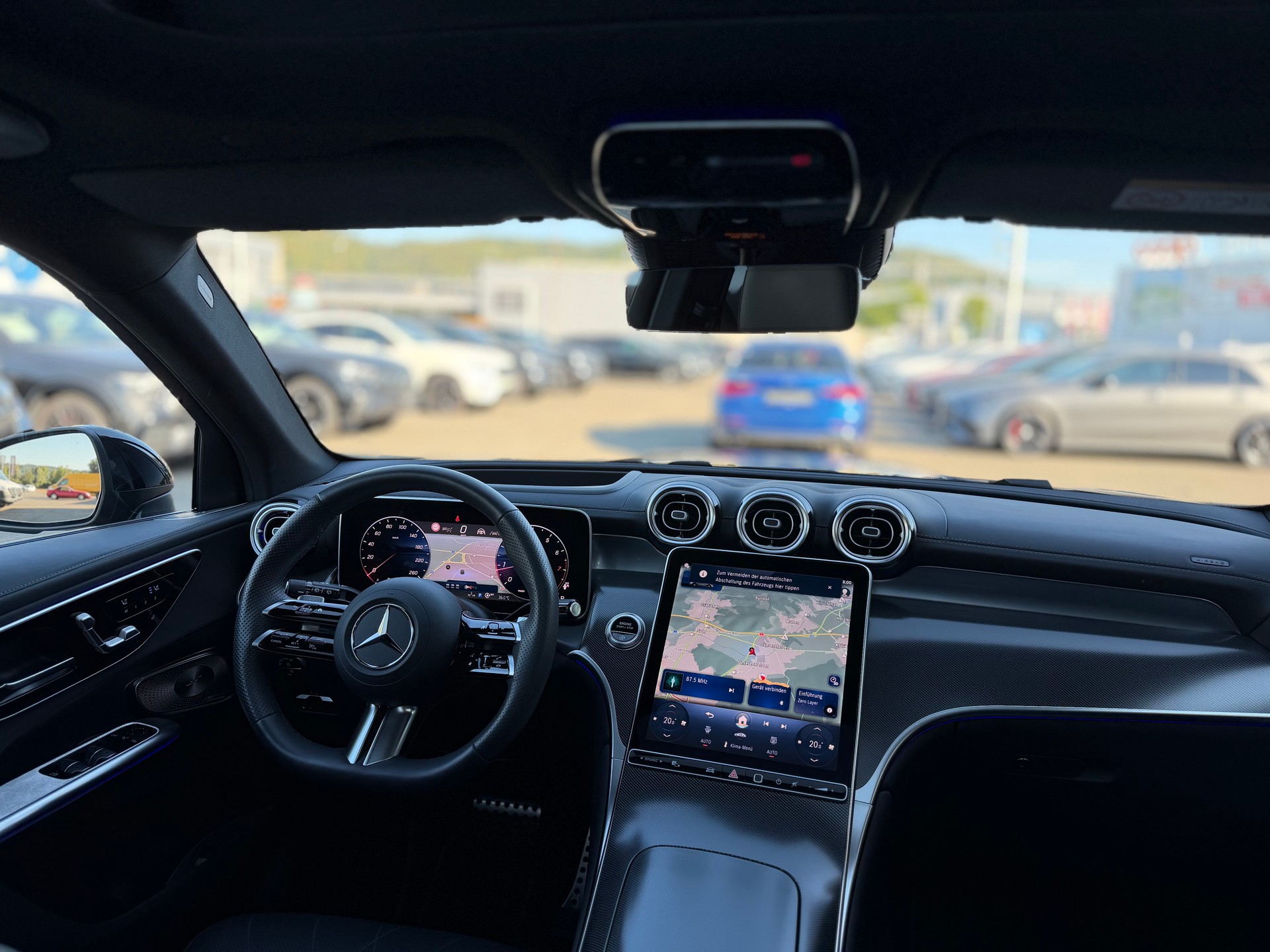MERCEDES-BENZ GLC 300 AMG Line 4Matic 9G-Tronic-image-5