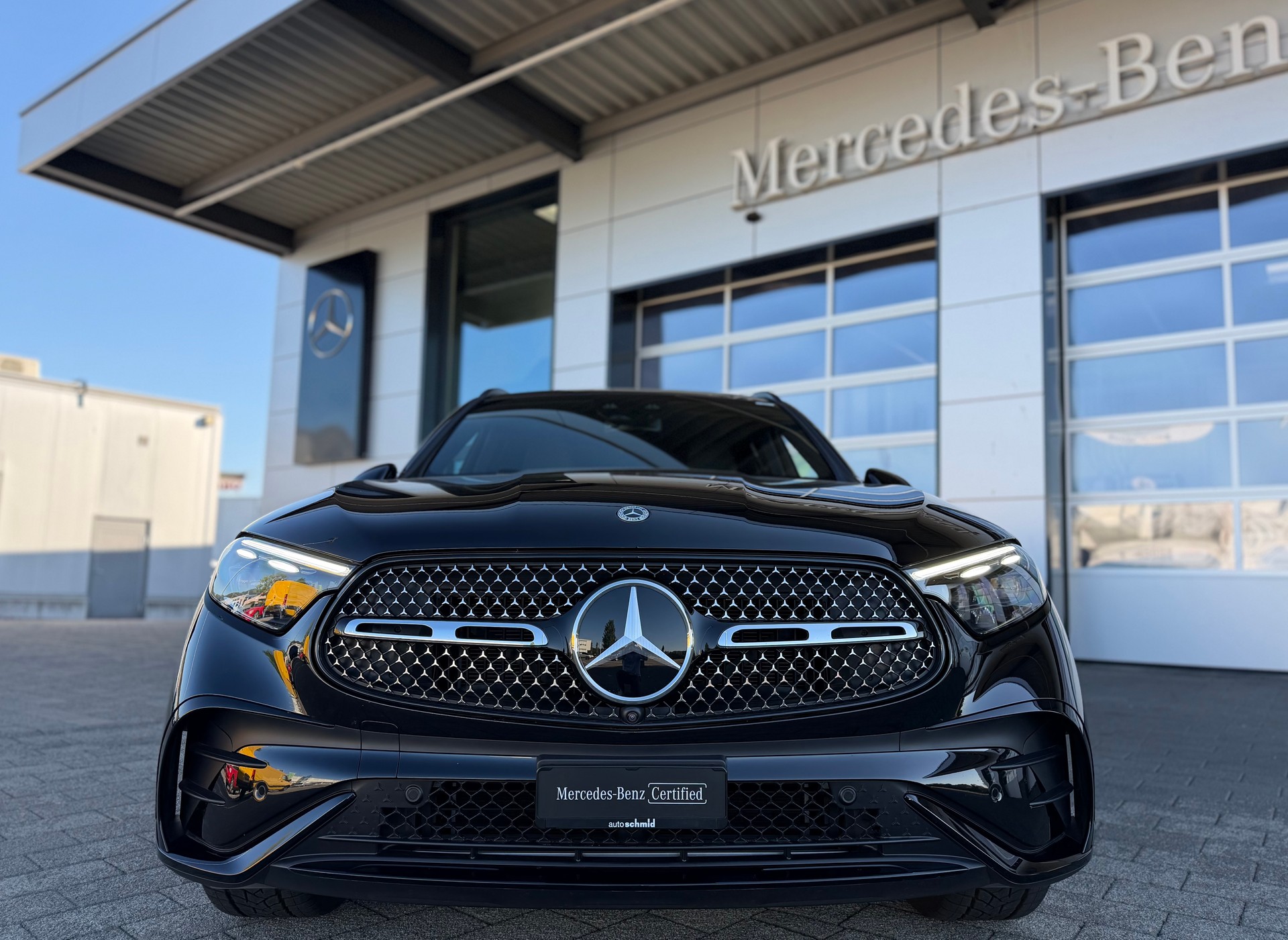 MERCEDES-BENZ GLC 300 AMG Line 4Matic 9G-Tronic-showroom-element-2