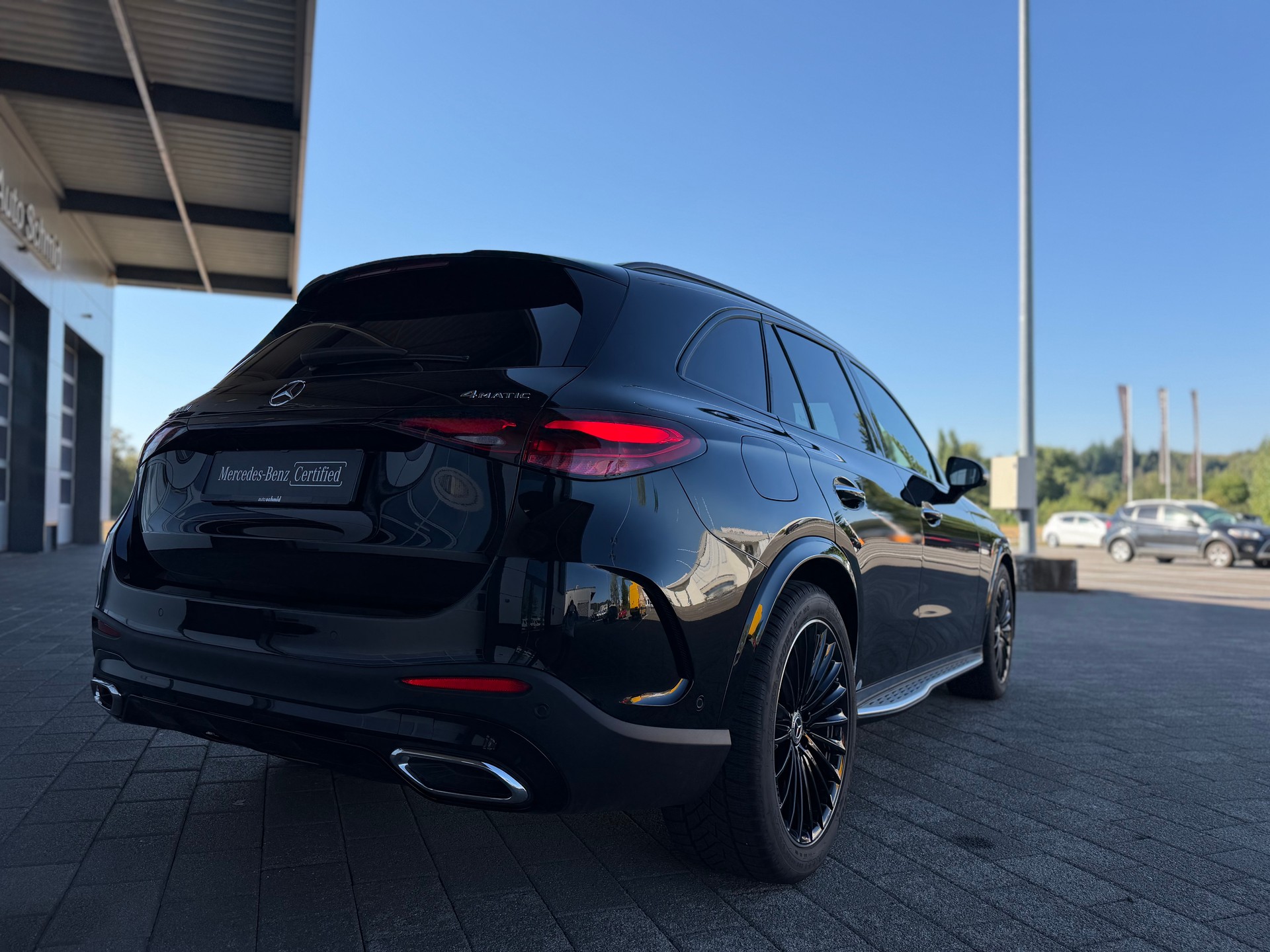 MERCEDES-BENZ GLC 300 AMG Line 4Matic 9G-Tronic-showroom-element-1