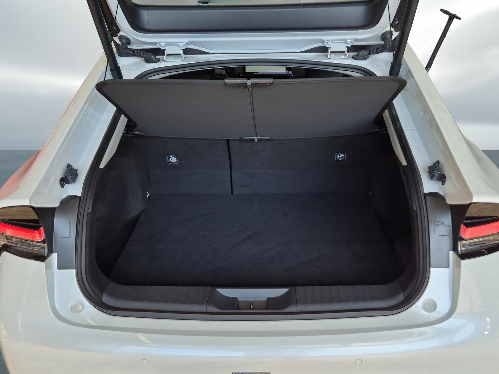 TOYOTA Prius 2.0 Plug-In-Hybrid Premium-image-16