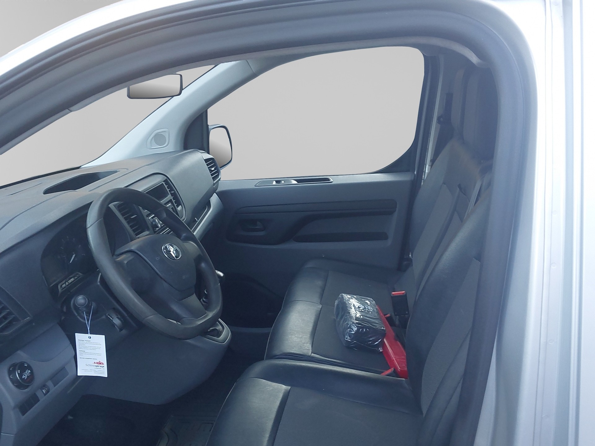 TOYOTA PROACE Van L2 2.0 D Terra 4x4-image-15
