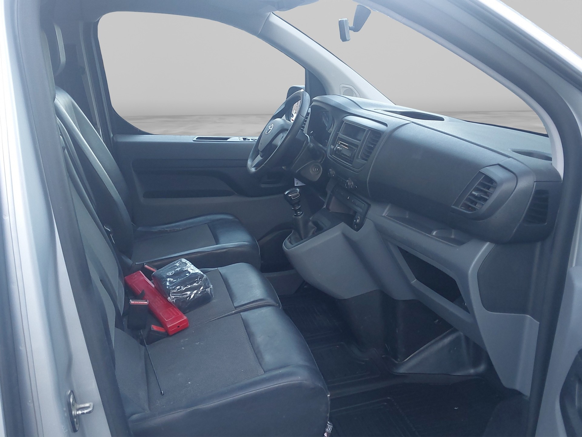 TOYOTA PROACE Van L2 2.0 D Terra 4x4-image-14