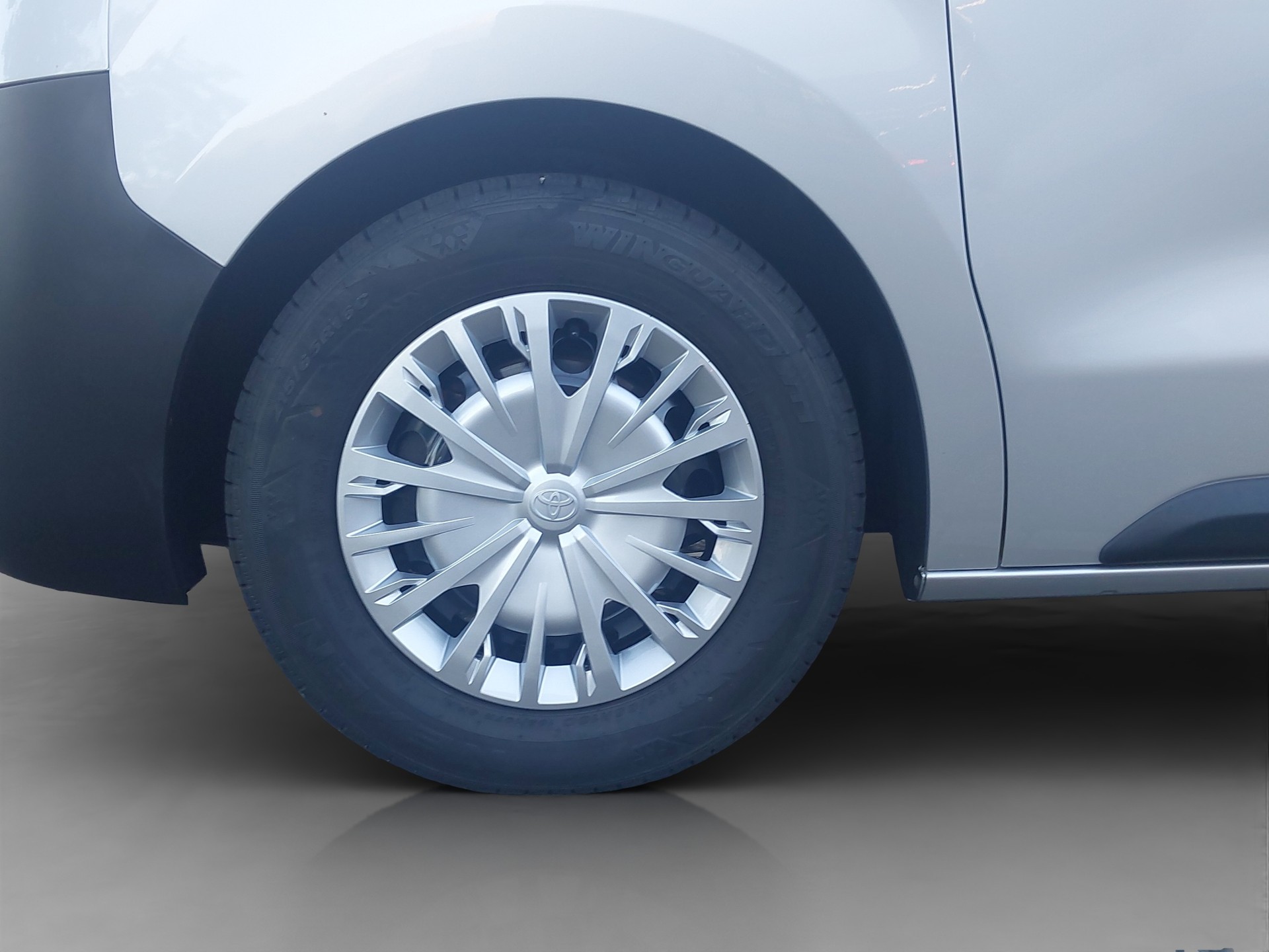 TOYOTA PROACE Van L2 2.0 D Terra 4x4-image-13