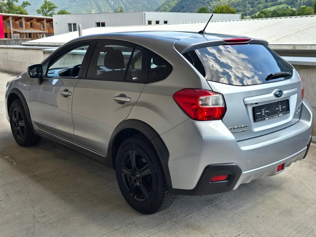SUBARU XV 2.0 Swiss Three AWD-image-4