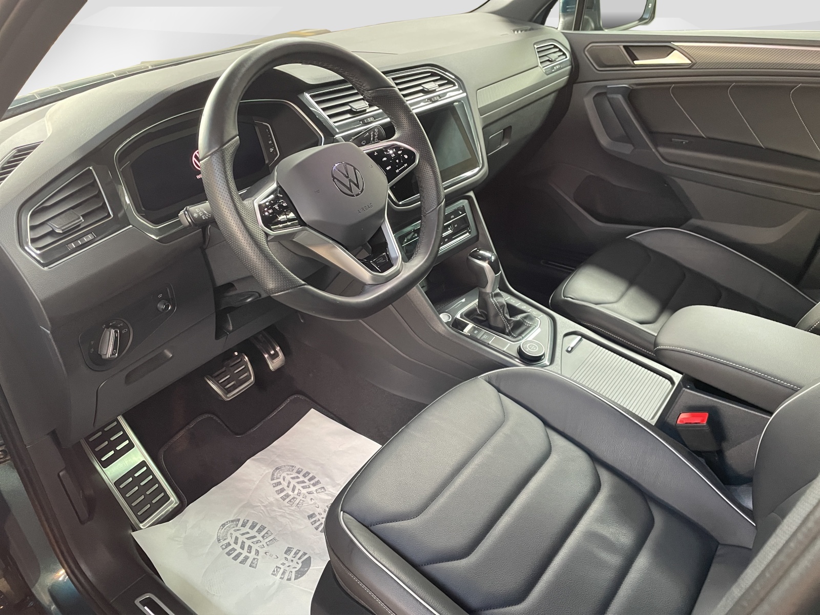 VW Tiguan 2.0 TSI R-Line DSG-image-6