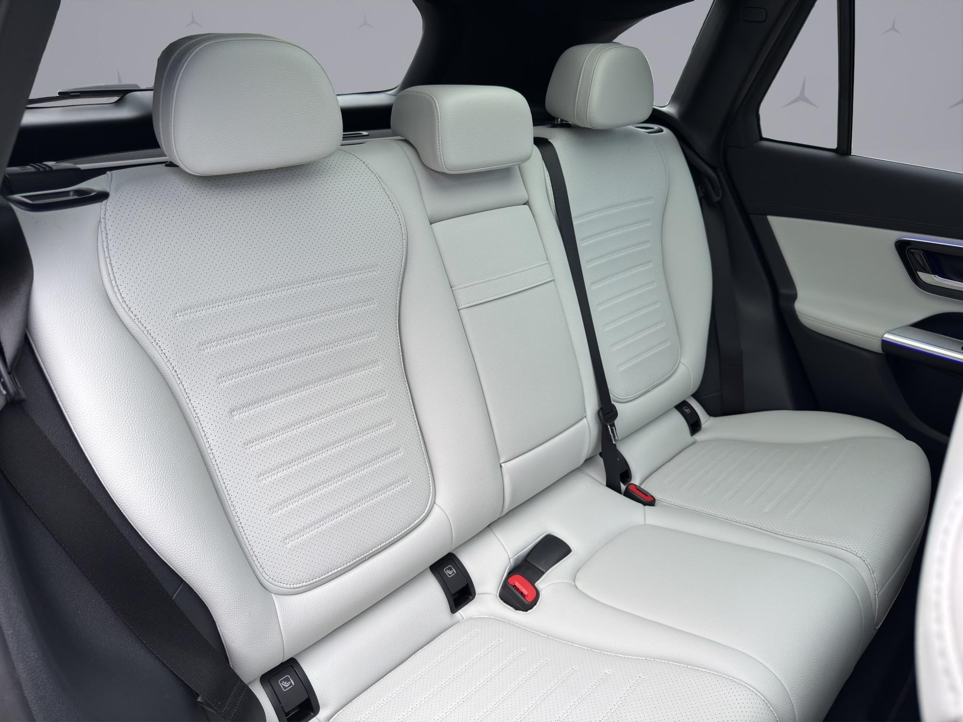 MERCEDES-BENZ GLC 400 e AMG Line 4matic-image-16
