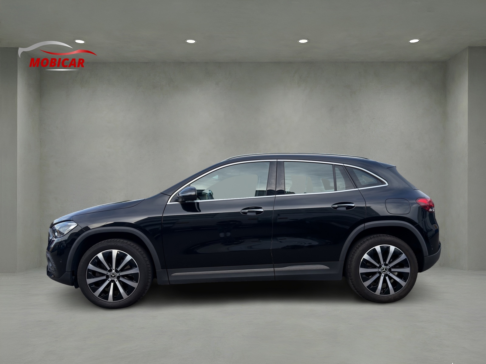MERCEDES-BENZ GLA 250 4Matic Progressive 8G-DCT-showroom-element-1